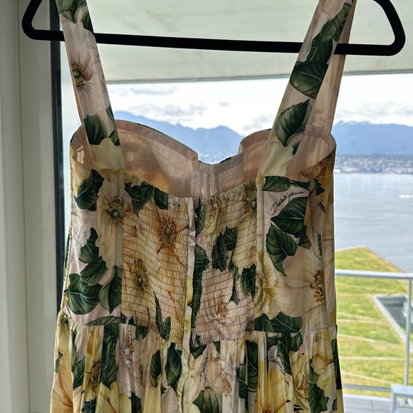 Dolce and Gabanna - Picture 4 of 5